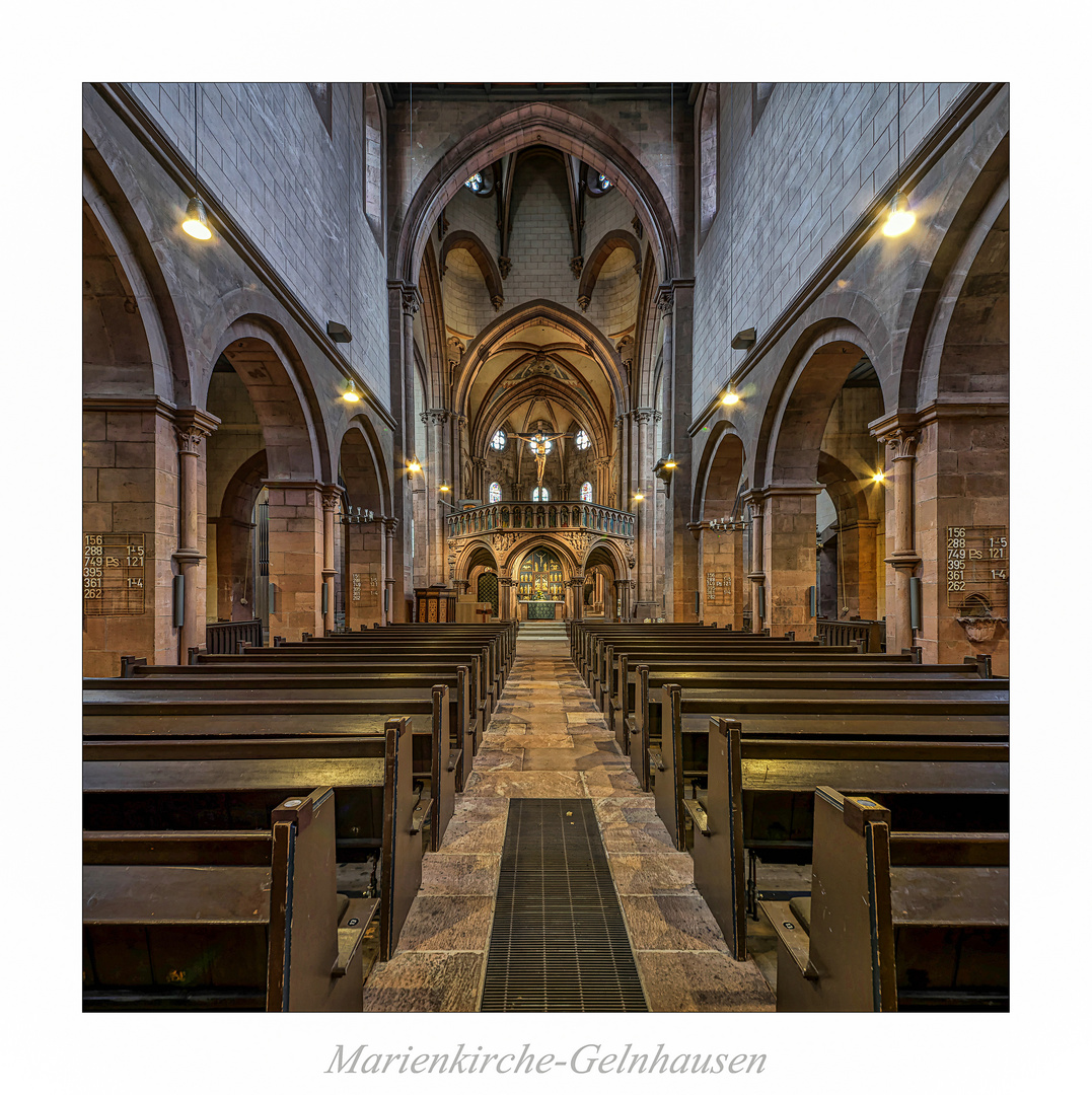 Marienkirche - Gelnhausen " Blick zum Lettner aus meiner Sicht.."