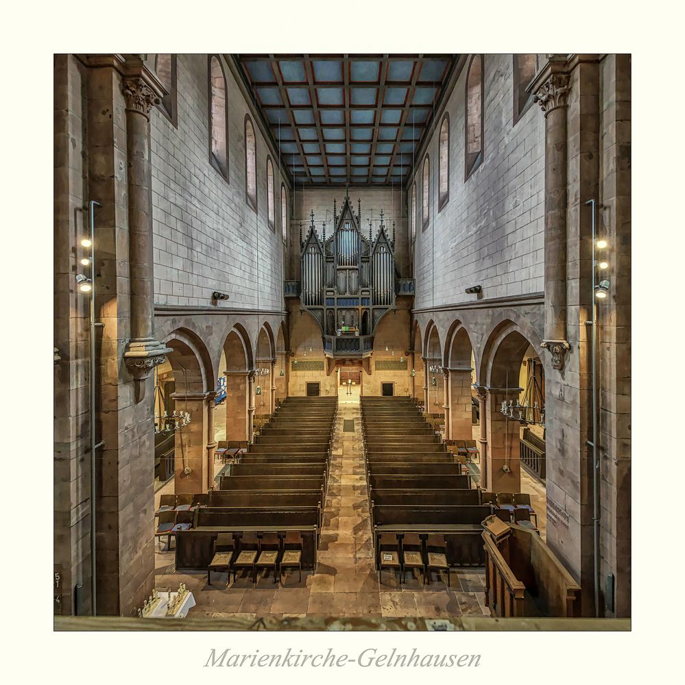 Marienkirche - Gelnhausen " Blick zur Orgel vom Lettner aus gesehen.."