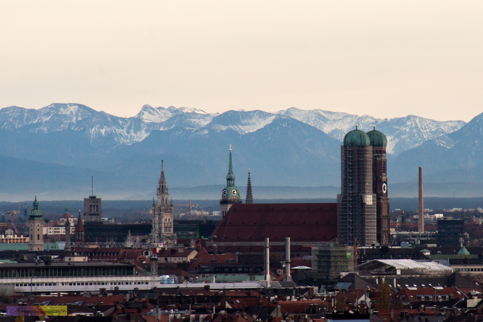 Marienkirche in München bei Föhn