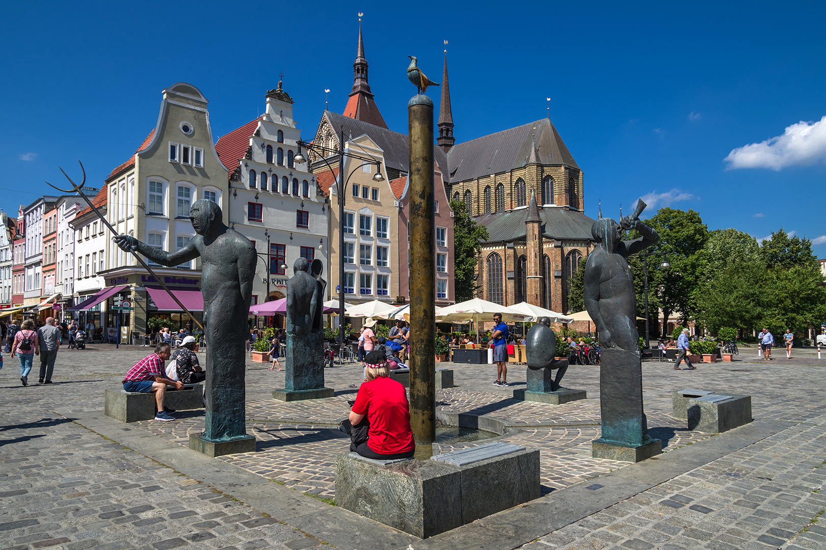 Marienkirche & Möwenbrunnen