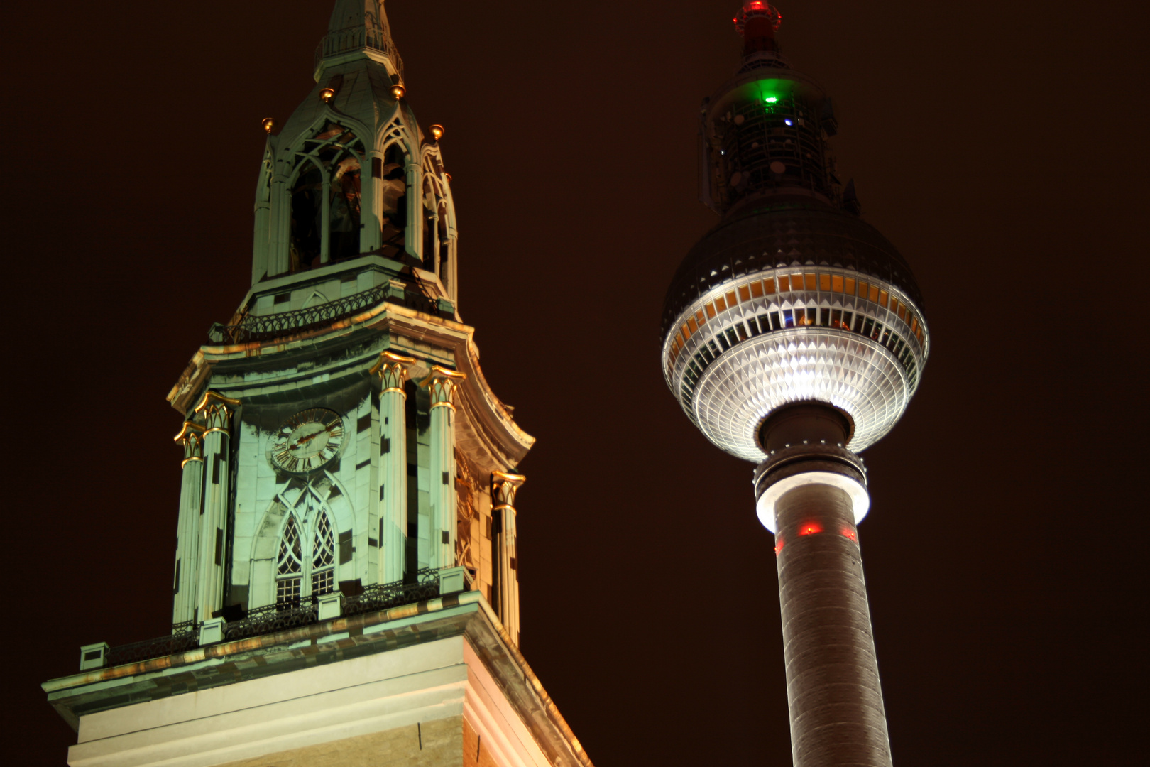 Marienkirche und Fernsehturm am Alex