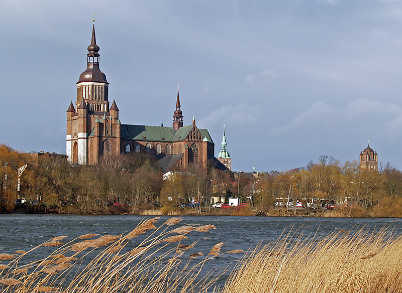 Marienkirche vor dem Frankenteich in Stralsund