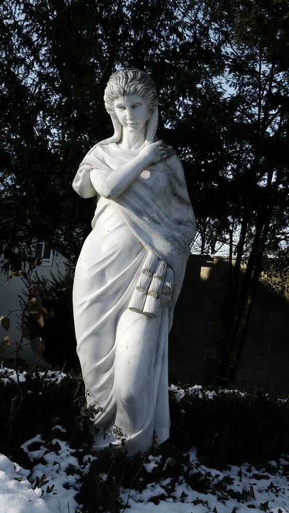 Marienmünster - Figur Friedhof