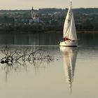 Marienmünster hinter Segelboot