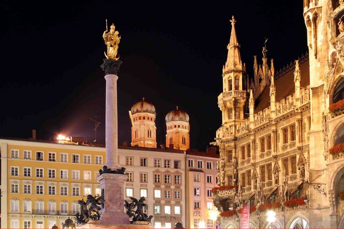 Marienplatz in München bei Nacht