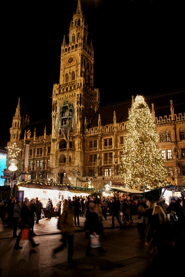 Marienplatz mit Rathaus, München