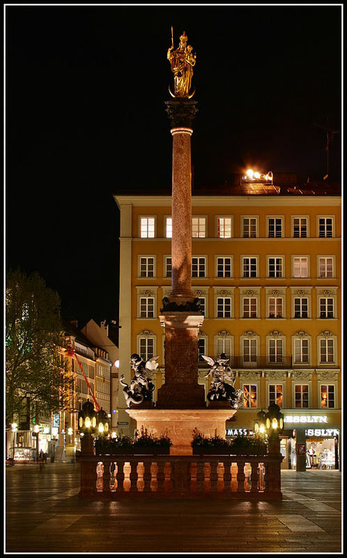 Marienplatz München bei Nacht