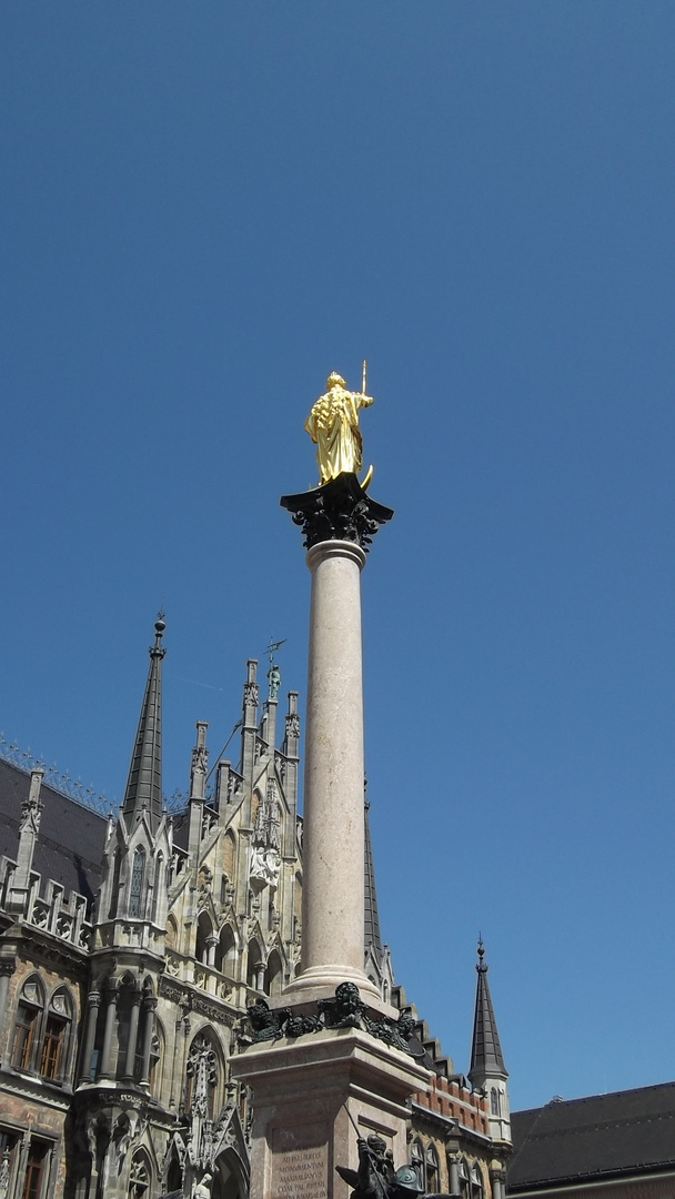 Mariensäule, Marienplatz vor dem Alten Rathaus München