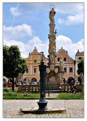 Mariensäule und öffentliche Wasserpumpe