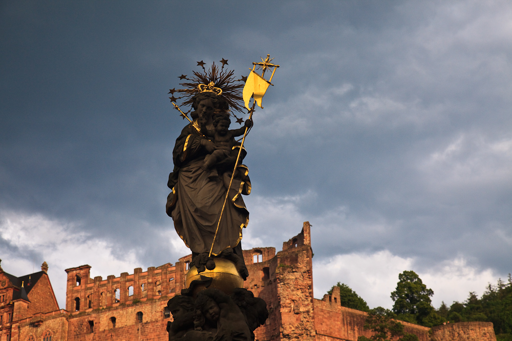 Marienstatue am Kornmarkt in Heidelberg