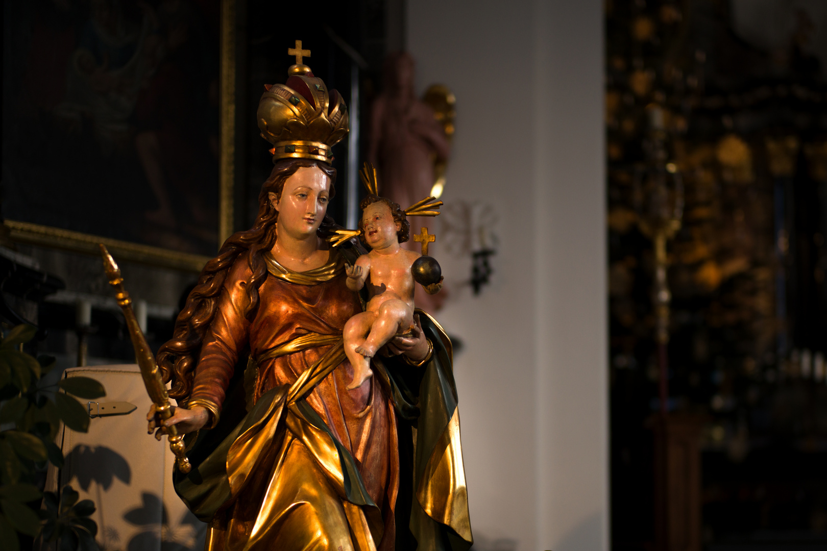 Marienstatue in der katholischen Kirche Horw