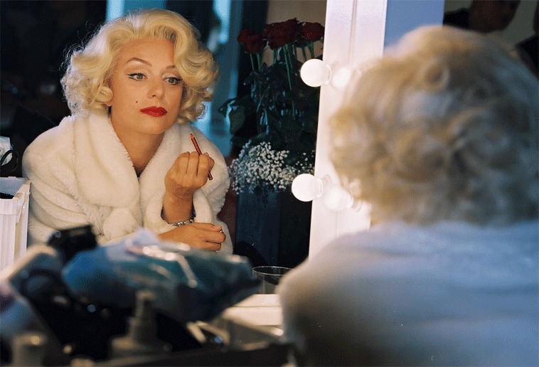 Marilyn-in-the-mirror