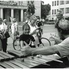 Marimbaspieler und das Mädchen in Weimar - Strassenmusiker Alex Jacobowitz