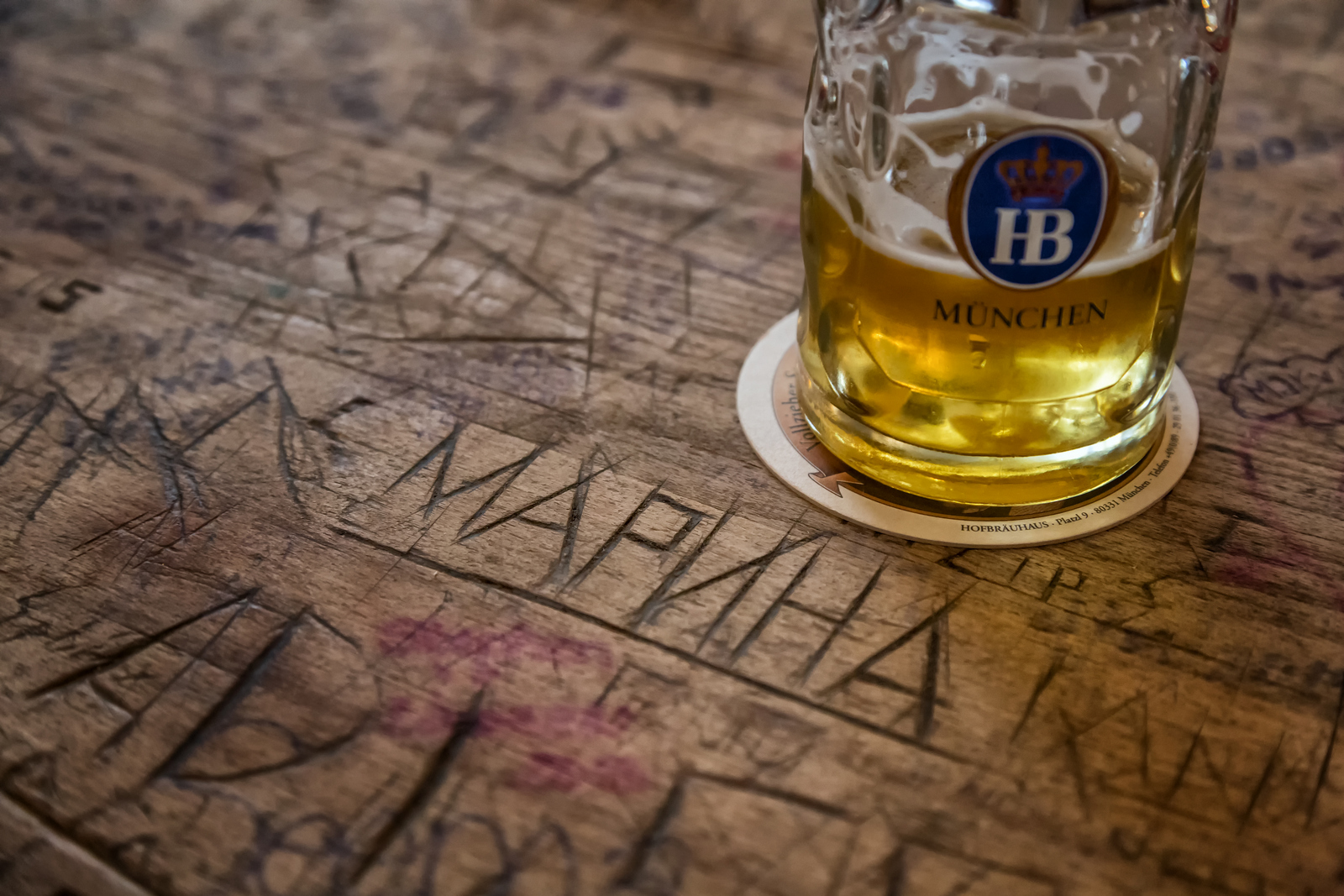 Marina aus Petrograd im Hofbräuhaus