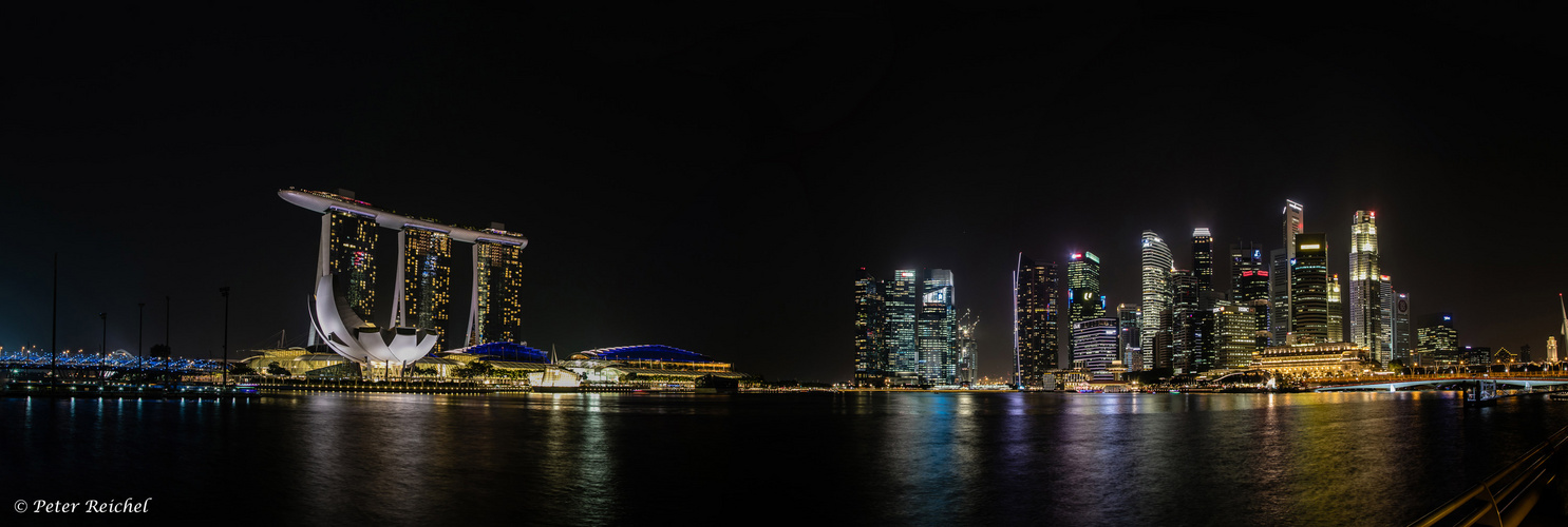 Marina Bay Sands Hotel und Skyline von Singapure