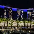 Marina Bay Sands mit blauem Surfbrett