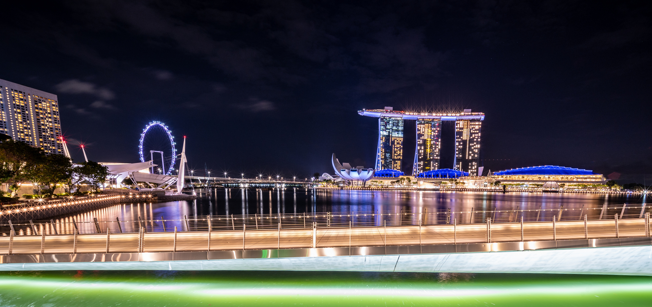 Marina Bay Sands, Singapore Flyer, ArtScience Museum at night