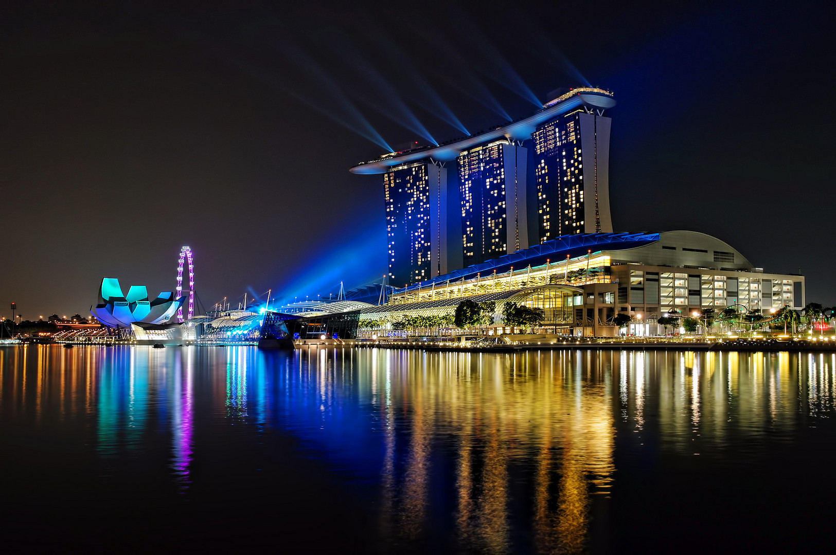 Marina Bay.....laser light show