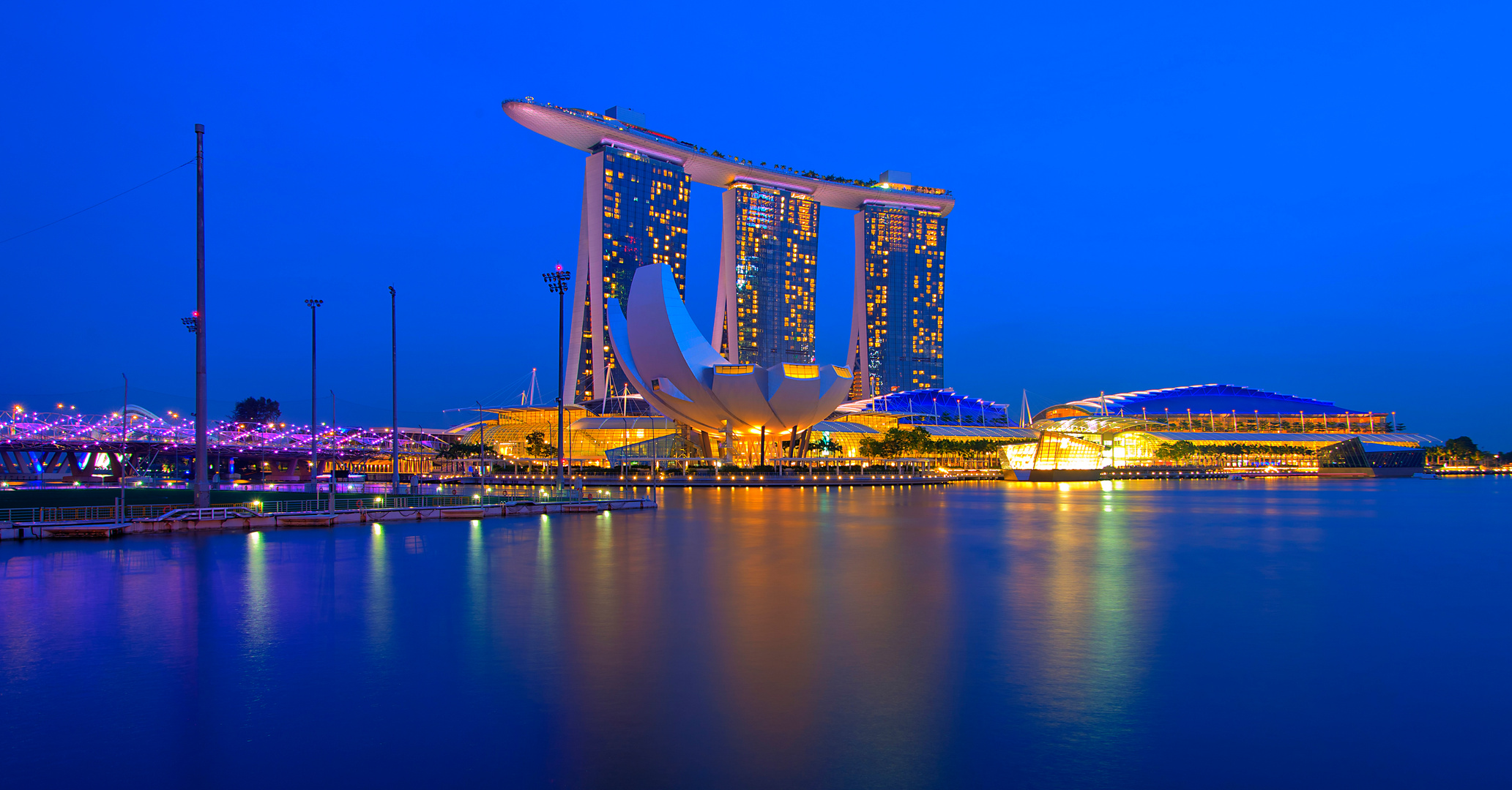 marina bays sands at night