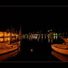 Marina bei Nacht