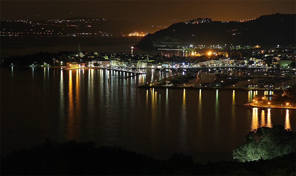 Marina Izola bei Nacht