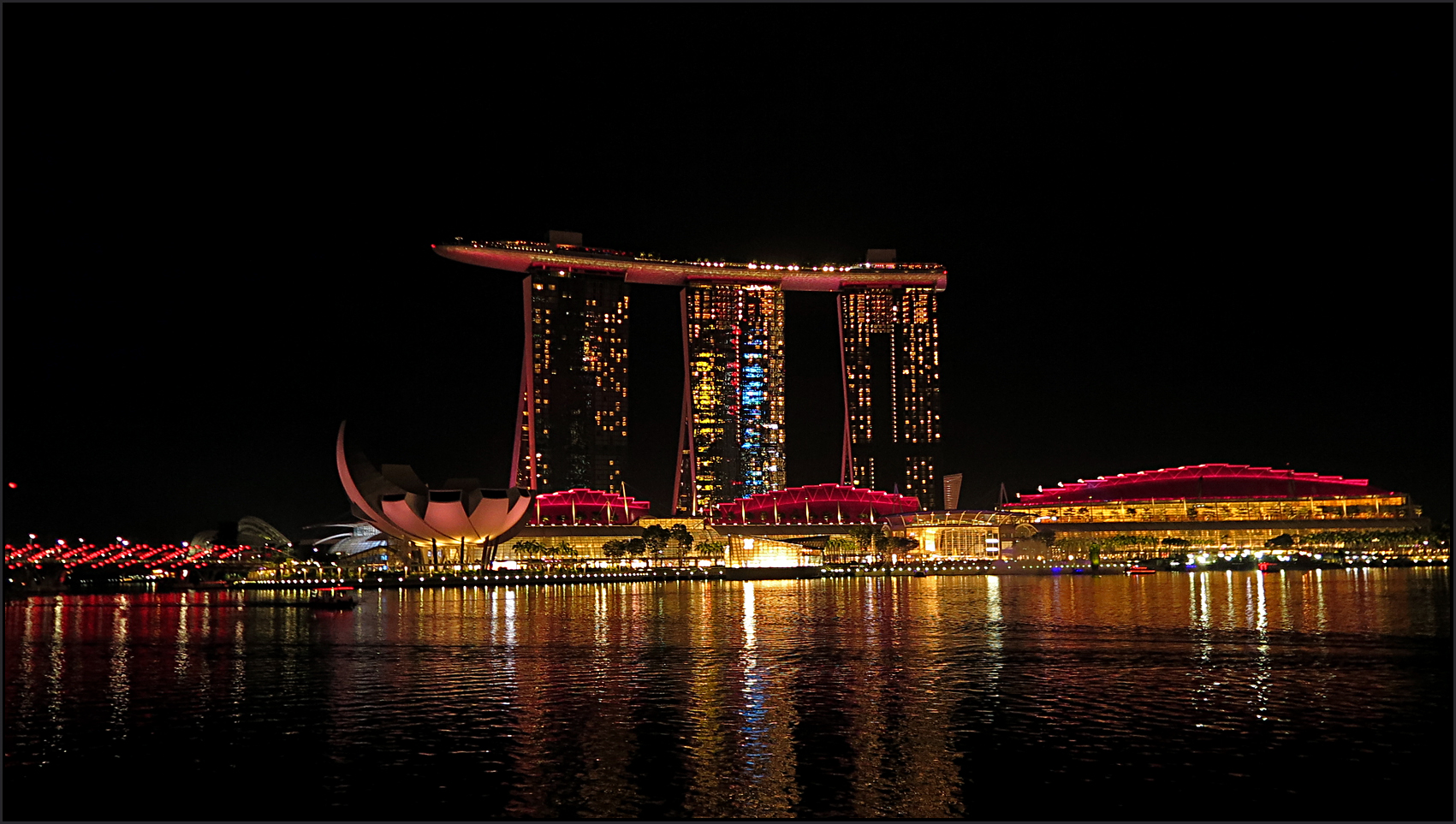 Marina Sands Bay (red)