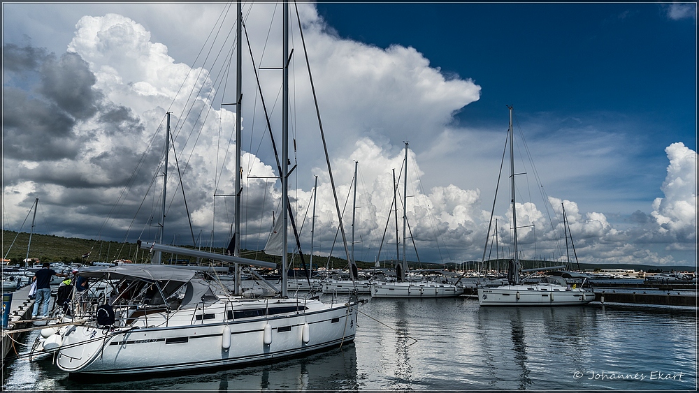 Marina Sukosan (tiefe Wolken)