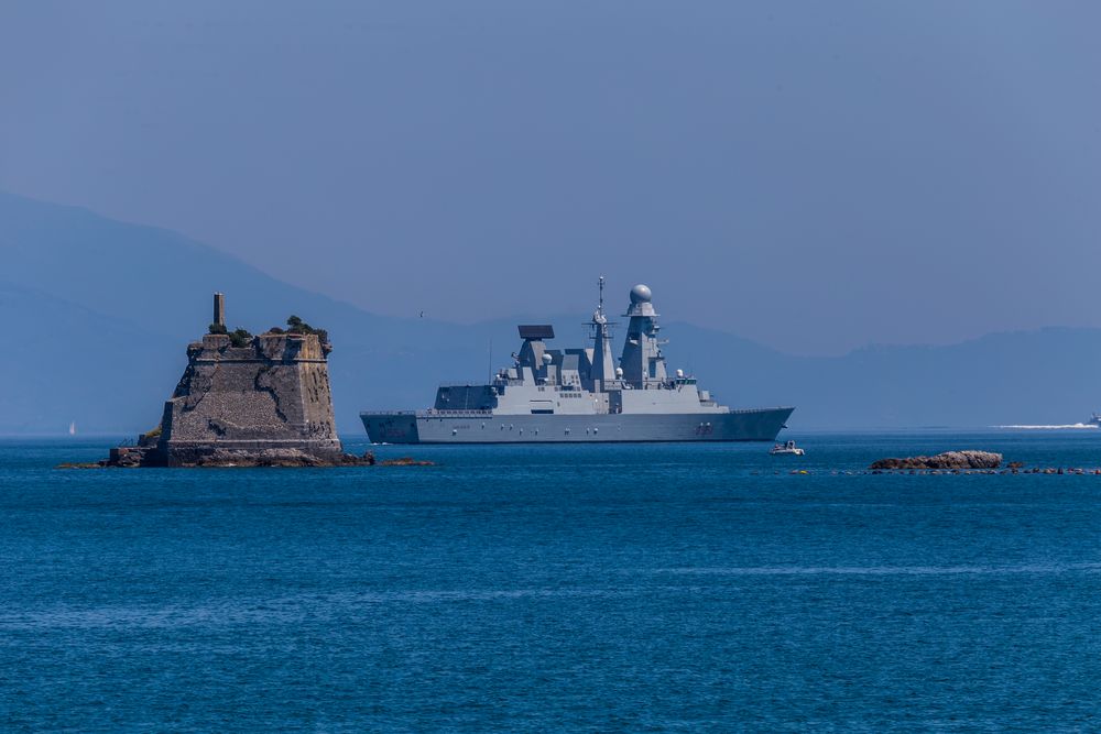 Marine Kreuzer vor Portovenere