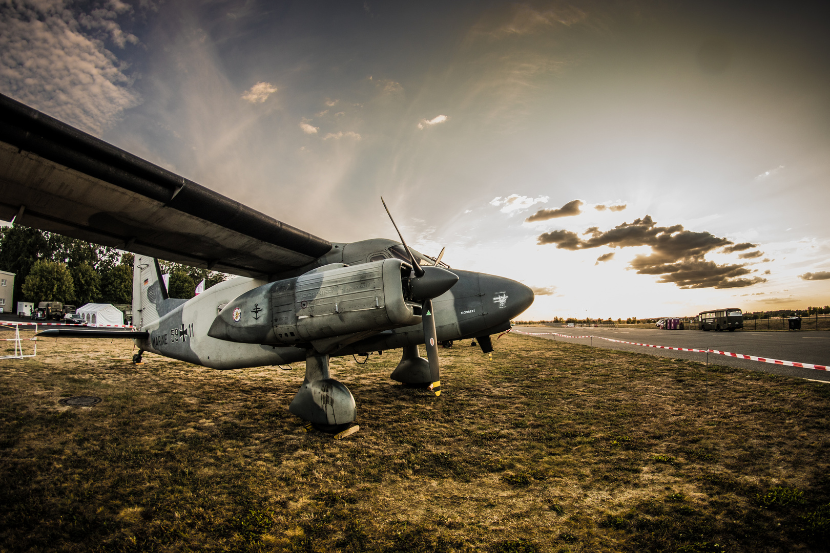 Marineflieger im Sonnenuntergang