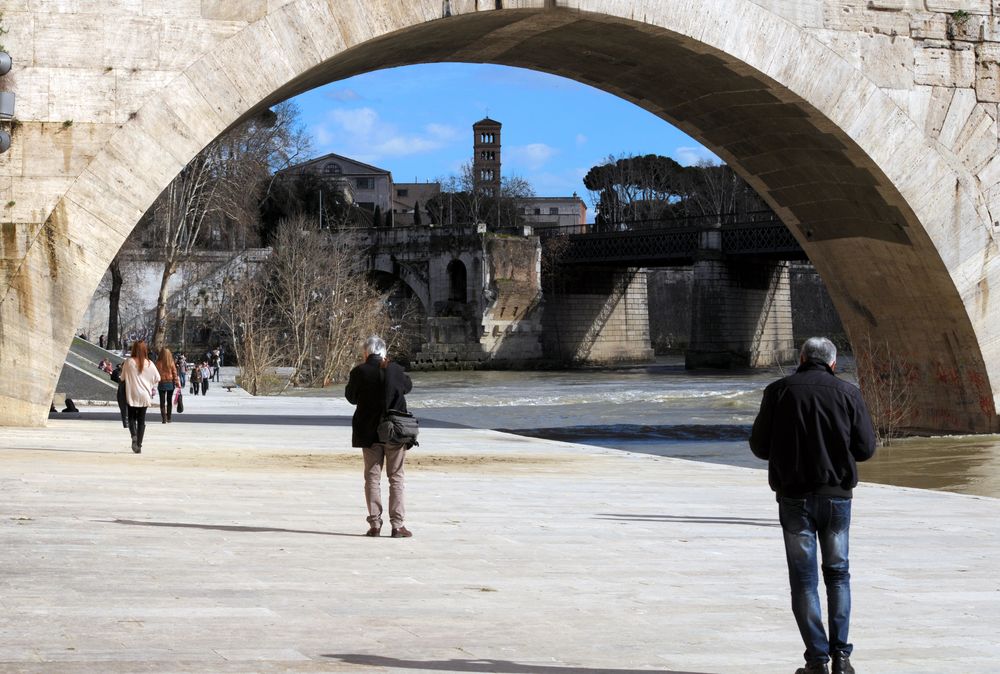 Mario e Claudio sbarcano sull'isola