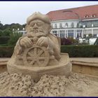 Maritime Sand-Skulptur vorm Atlantic, passt. ;)