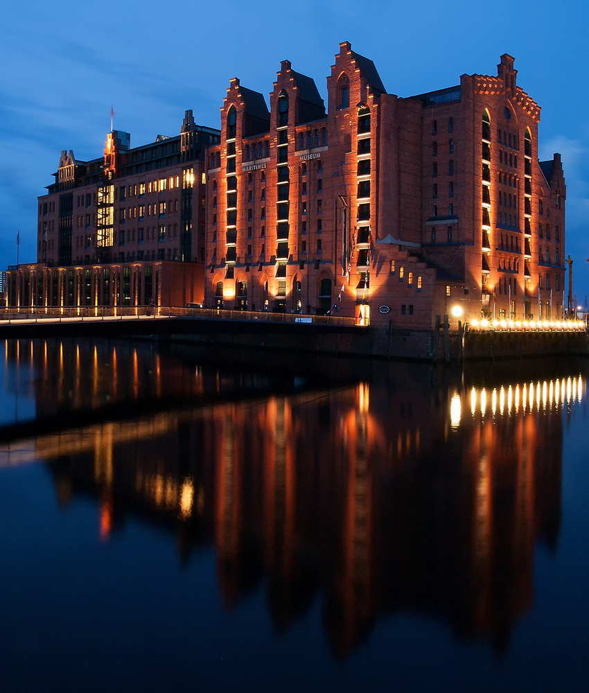 Maritimes Museum by Night