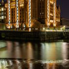 Maritimes Museum in der Speicherstadt bei Nacht (und Ebbe)