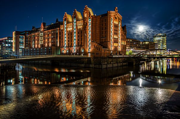 Maritimes Museum und der Vollmond