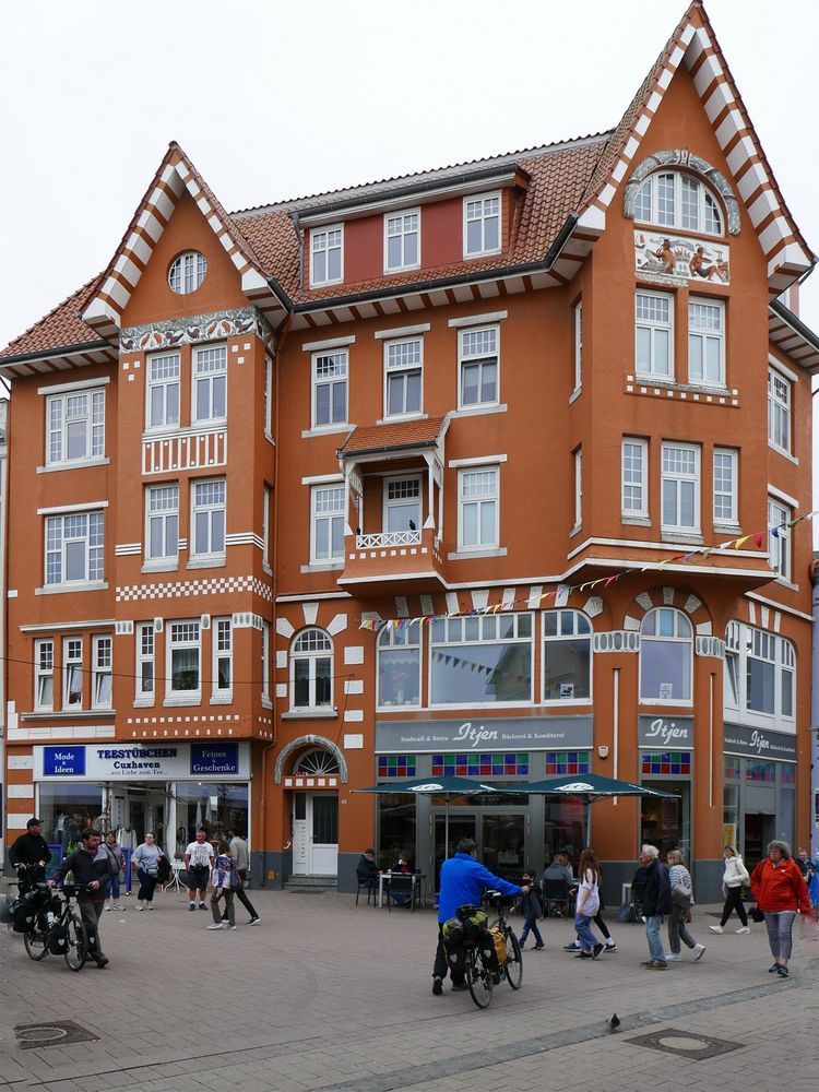 Markante historische Stadthäuser in Cuxhaven-Mitte mit diversen Erkern