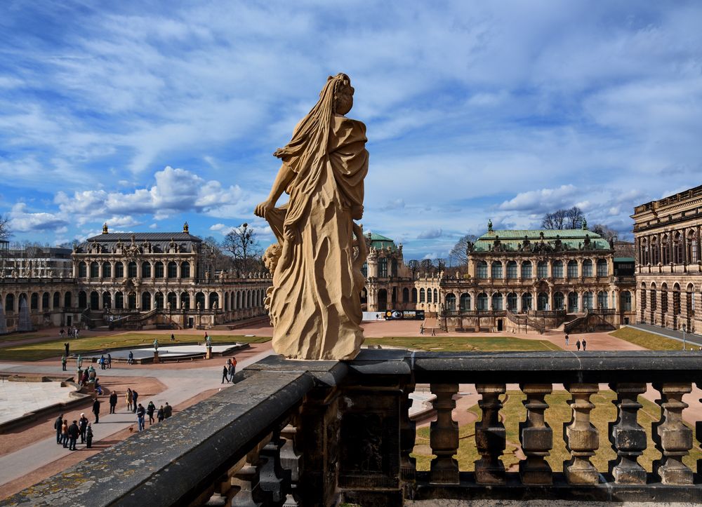 Markanten Statue wacht über den Zwinger 