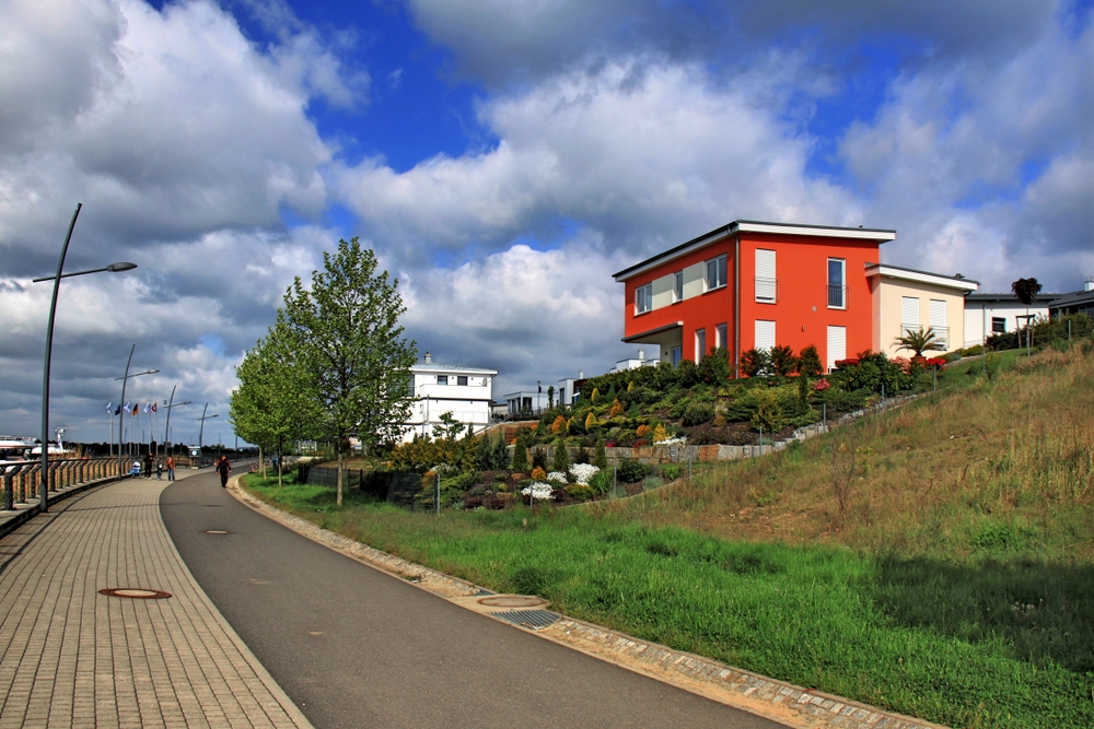 Markkleeberger See, Uferstraße