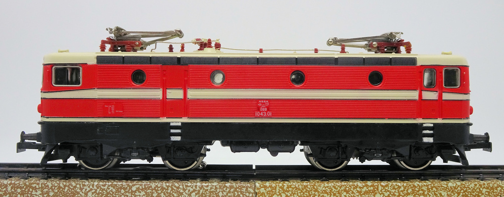 Marklin 3041 Locomotive électrique BR 1043.01 (ÖBB)