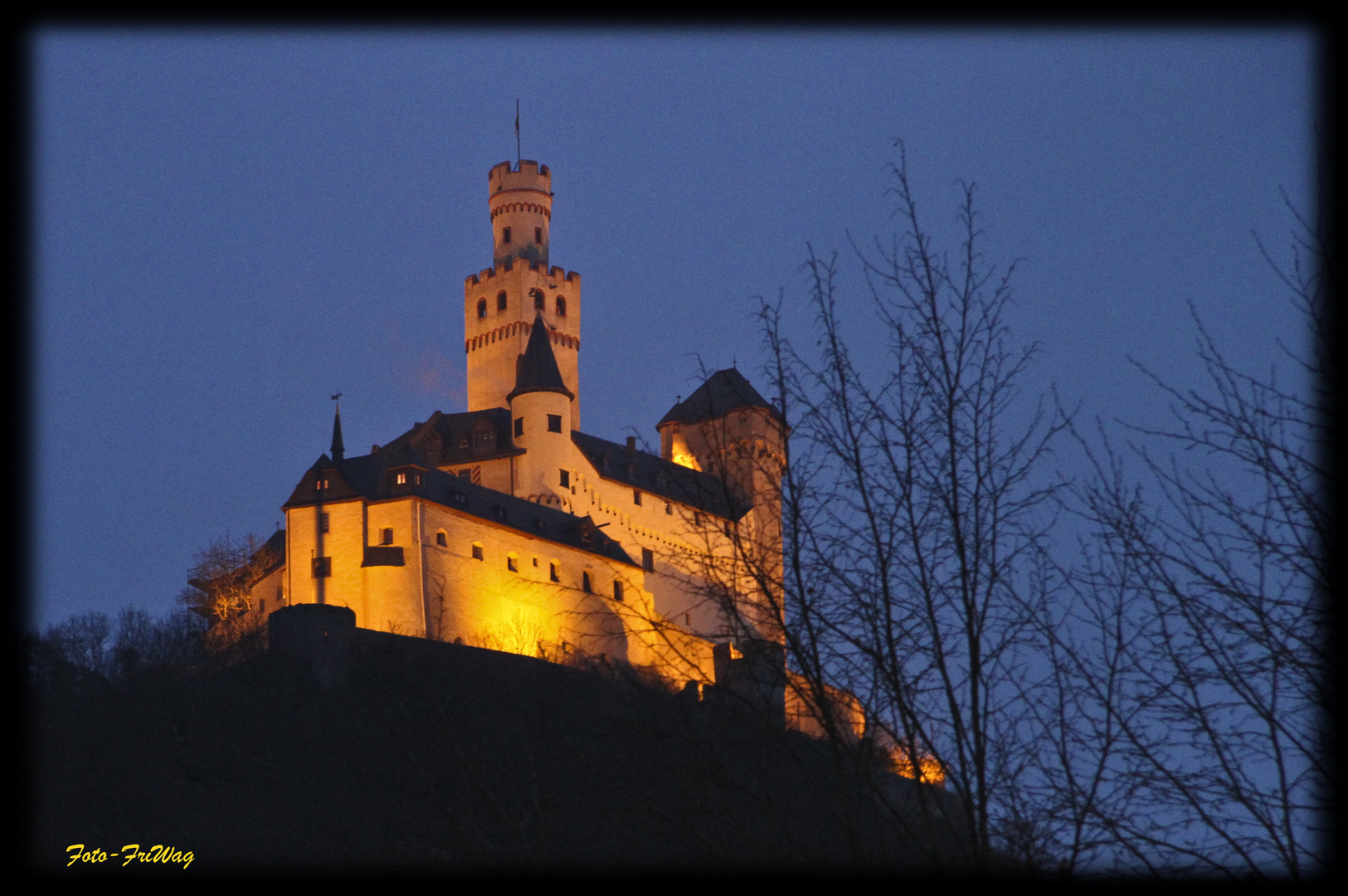 Marksburg bei Nacht