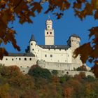 Marksburg im Herbstlaub