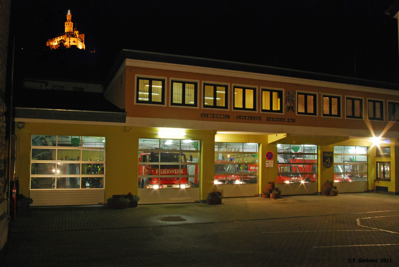 Marksburg und Feuerwehr Gerätehaus Braubach