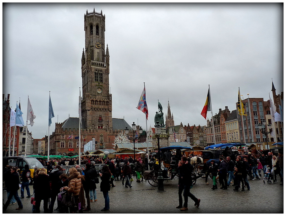 MARKT à BRUGGE et le BEFFROI