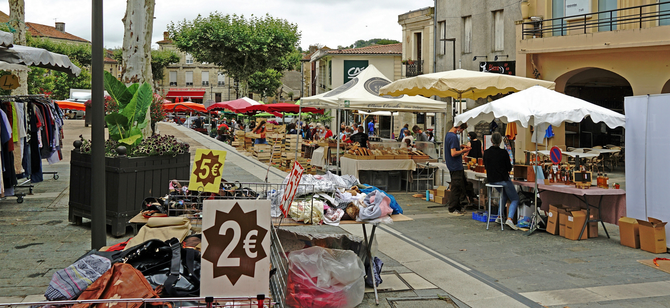 Markt in Vic Fezenzac