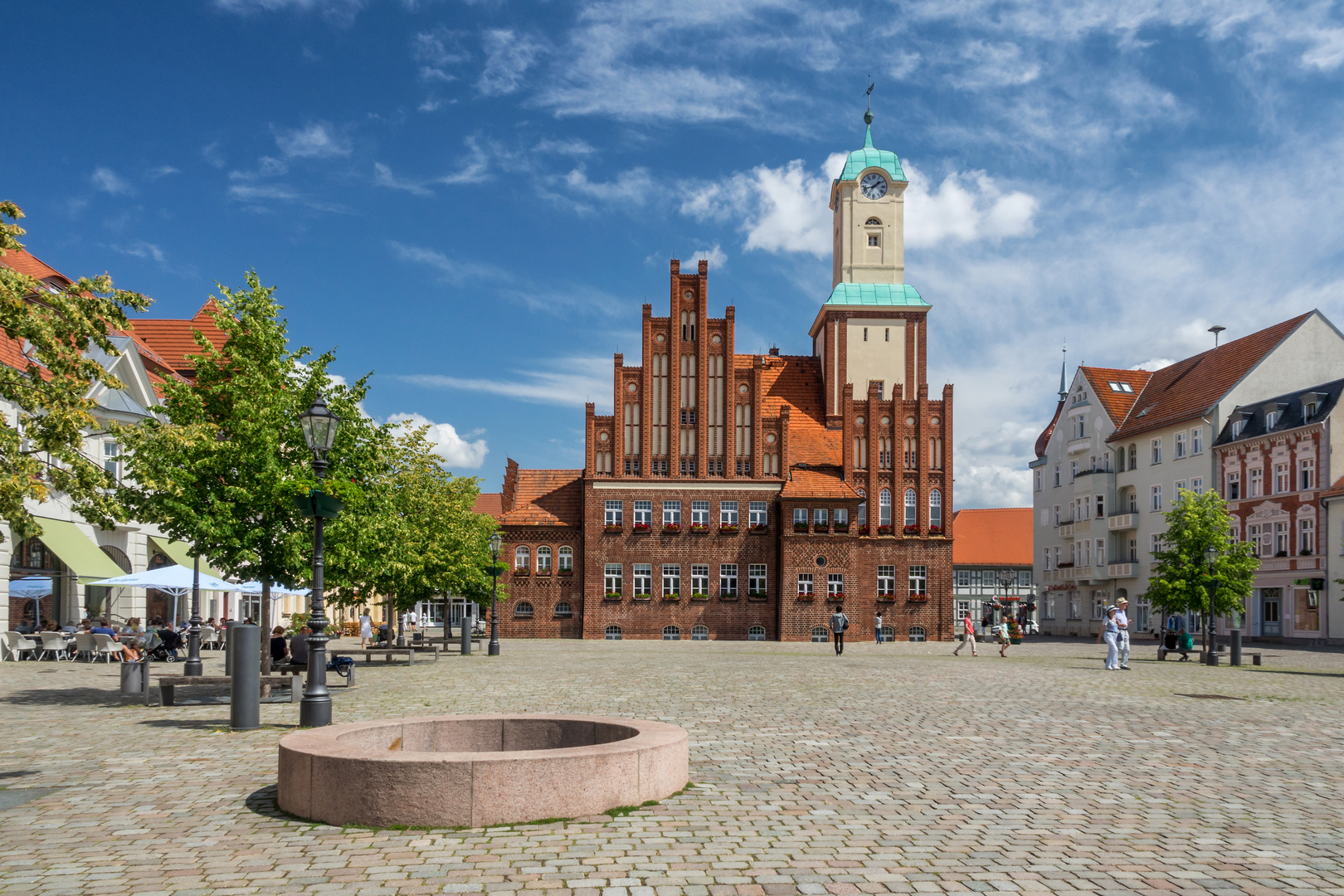 Markt mit Rathaus von Wittstock Foto & Bild architektur, deutschland