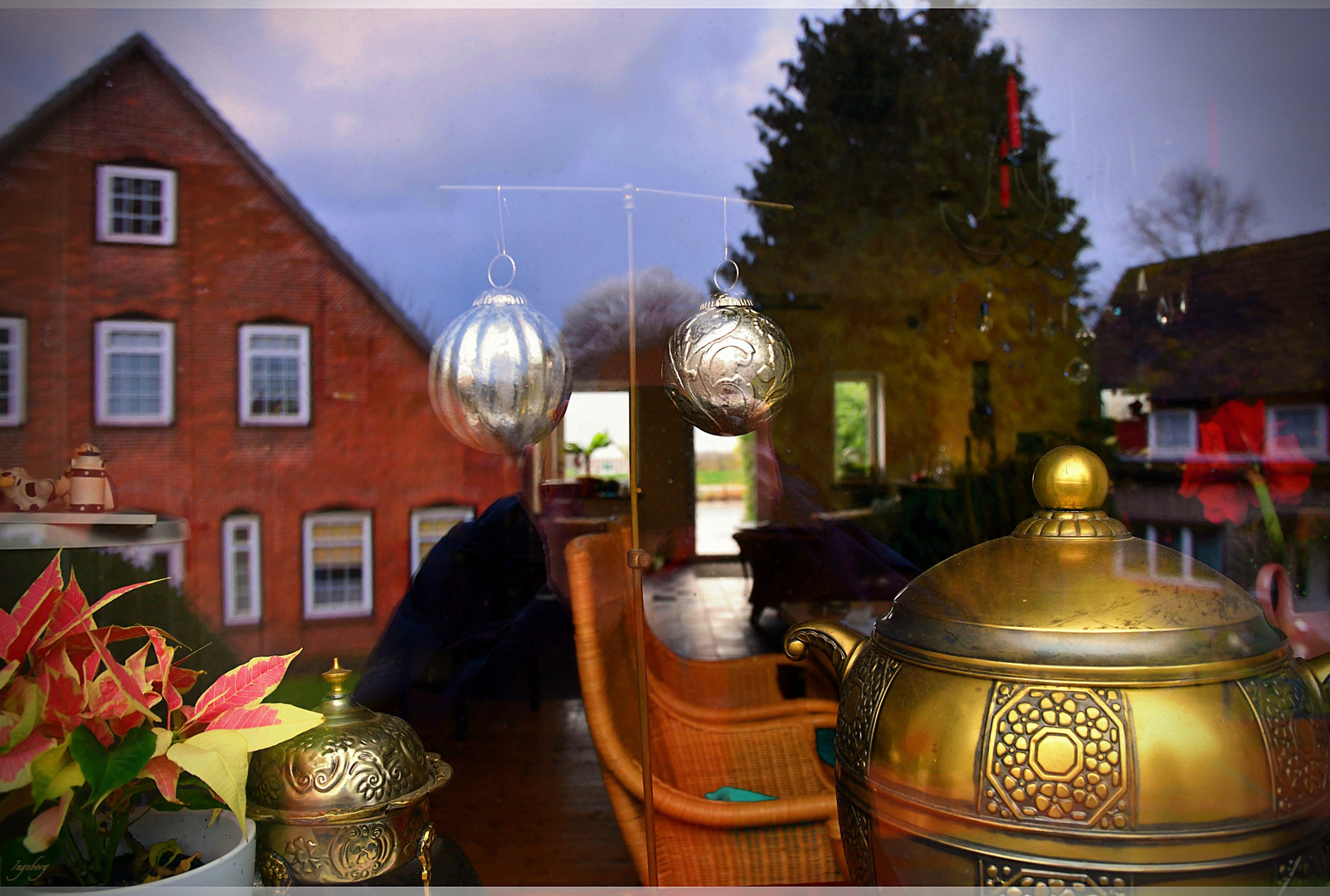 Markt und Straßen stehn verlassen Foto & Bild dezember, fenster, stillleben Bilder auf