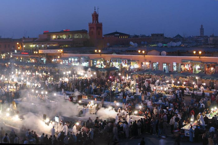 Markt von Marrakesch bei Nacht