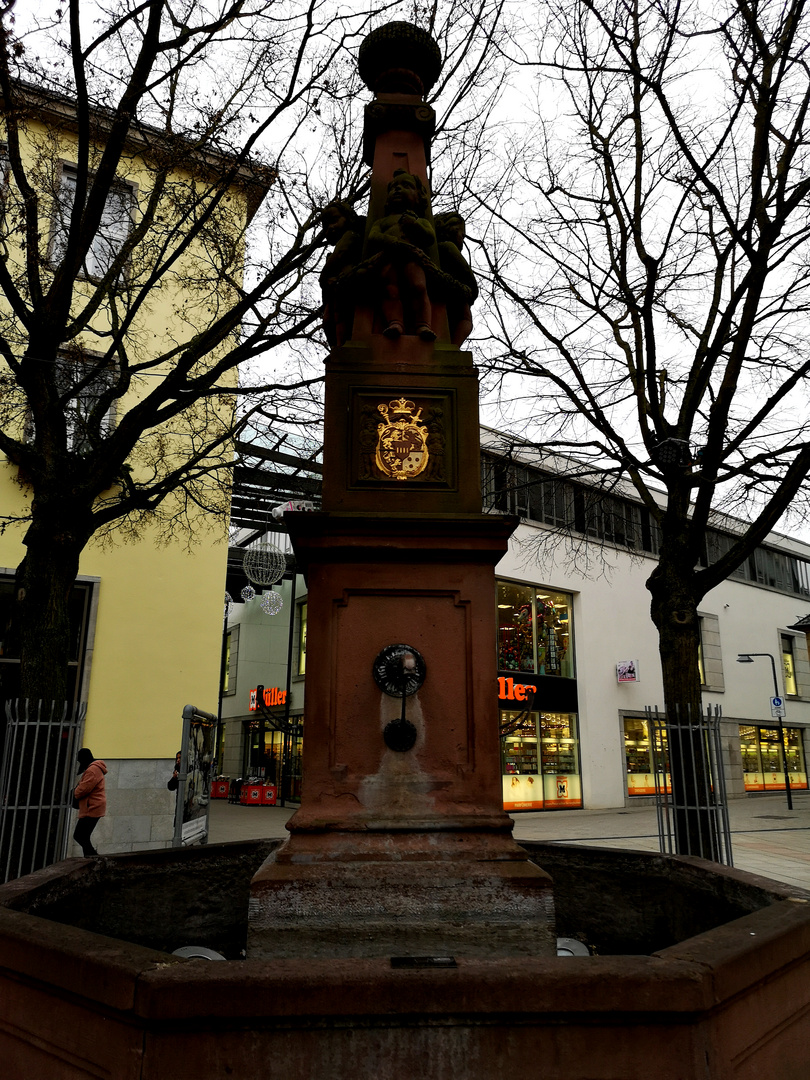 Marktbrunnen mit Stirumwappen