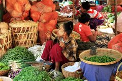 Marktfrau in Bagan