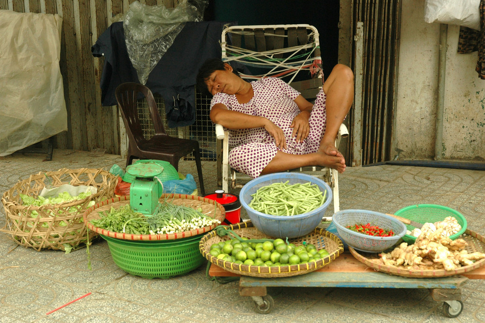 Marktfrau in Hanoi