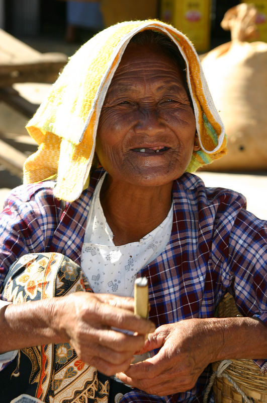 Marktfrau in Myanmar